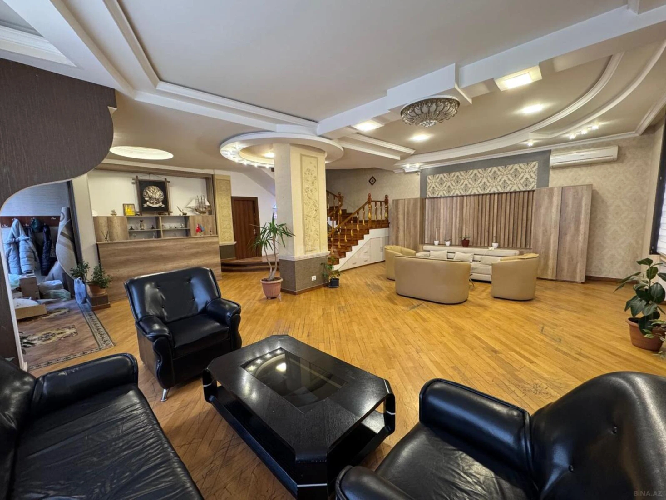 Satılır 6 otaqlı həyət evi 565 m²