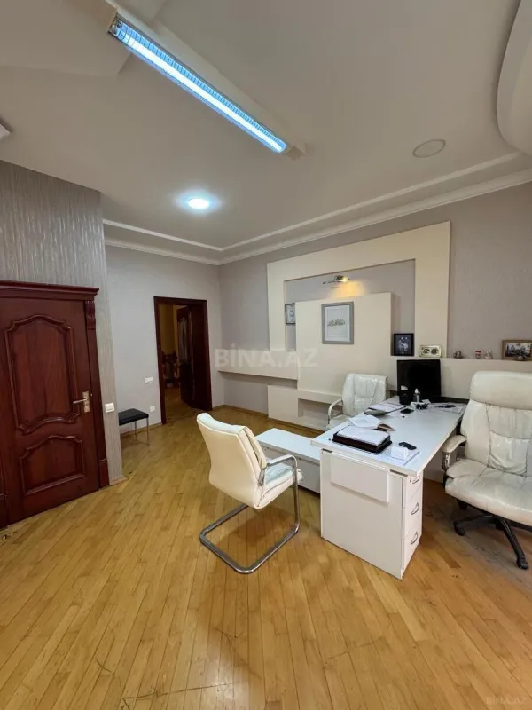 Satılır 6 otaqlı həyət evi 565 m²