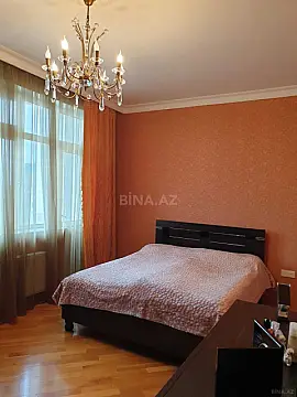 Satılır 3 otaqlı mənzil 137 m²