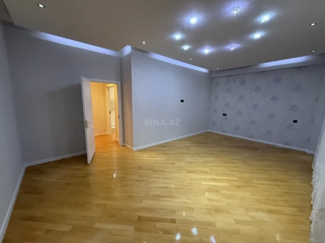 Satılır 3 otaqlı mənzil 140 m²