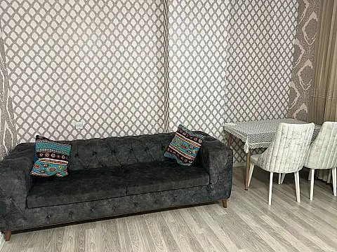 Kirayə verilir 2 otaqlı mənzil 85 m²
