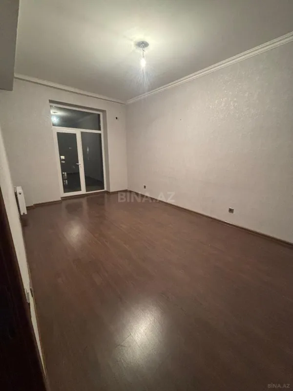 Satılır 4 otaqlı mənzil 110 m²