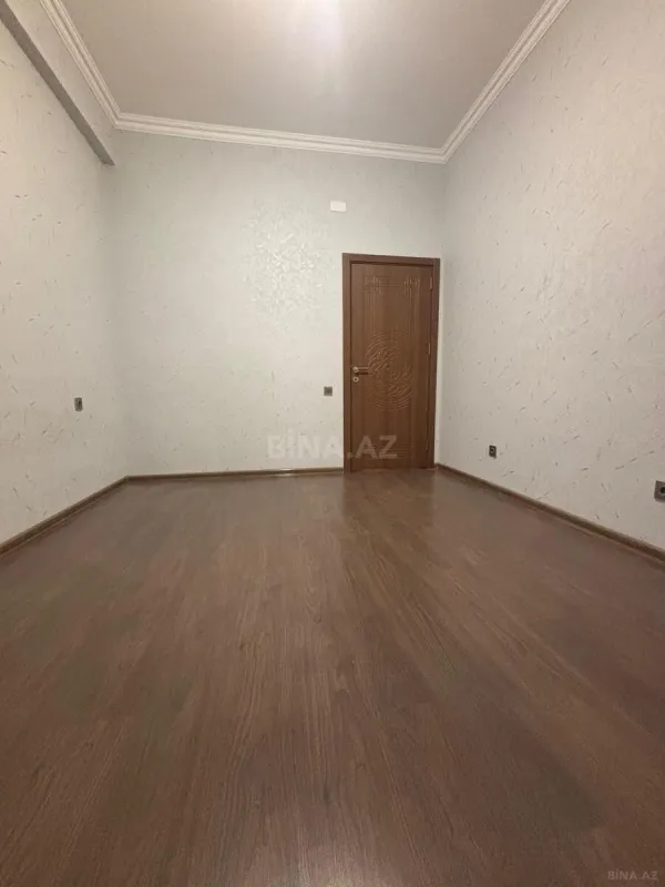 Satılır 4 otaqlı mənzil 110 m²