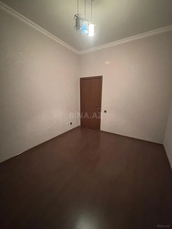 Satılır 4 otaqlı mənzil 110 m²
