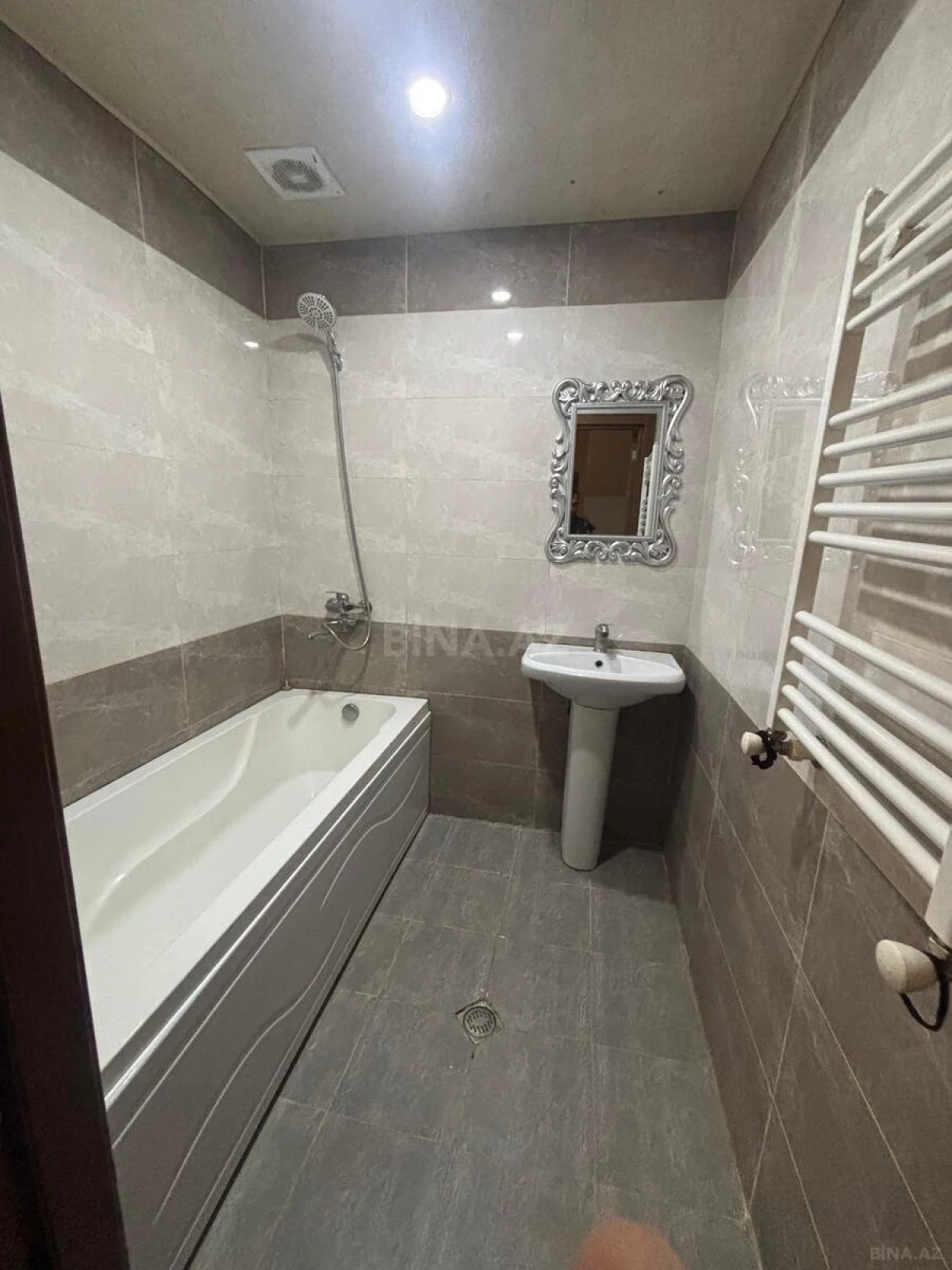 Satılır 4 otaqlı mənzil 110 m²