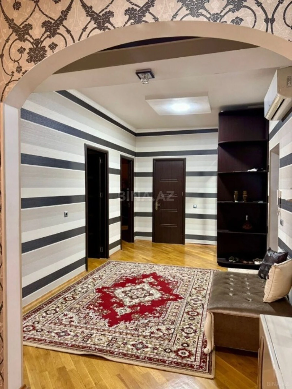 Satılır 3 otaqlı mənzil 140 m²