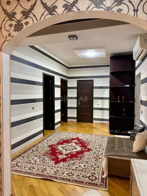 Satılır 3 otaqlı mənzil 140 m²