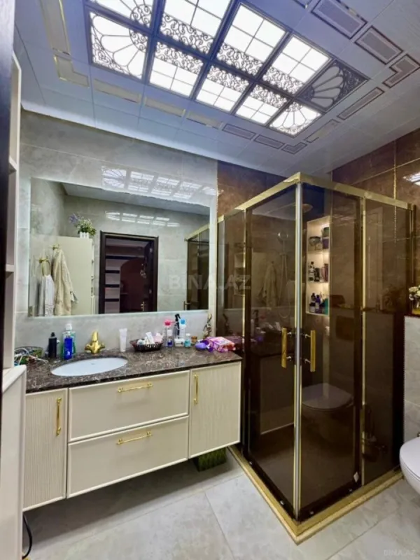 Satılır 3 otaqlı mənzil 140 m²