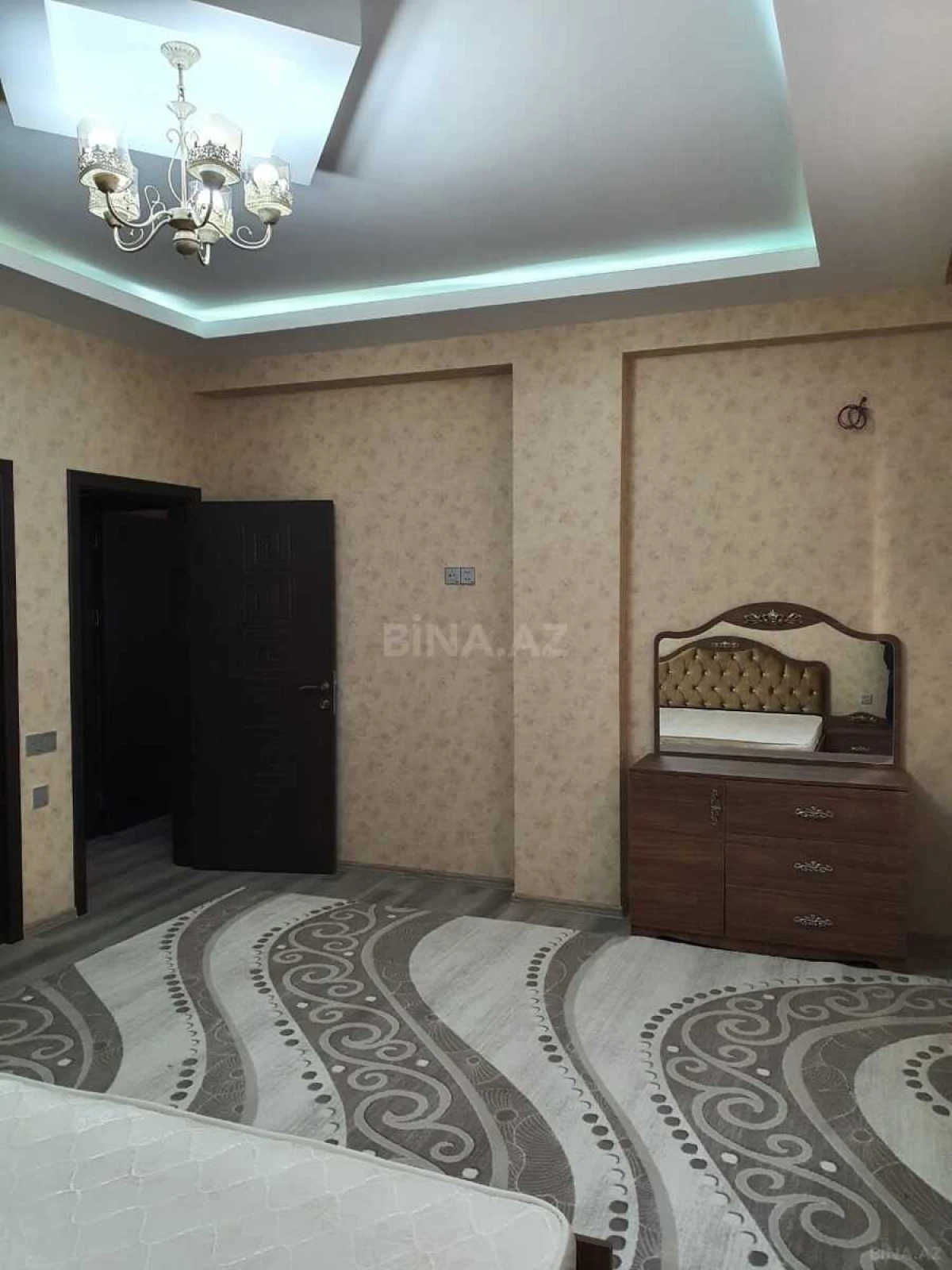 Satılır 3 otaqlı mənzil 125 m²