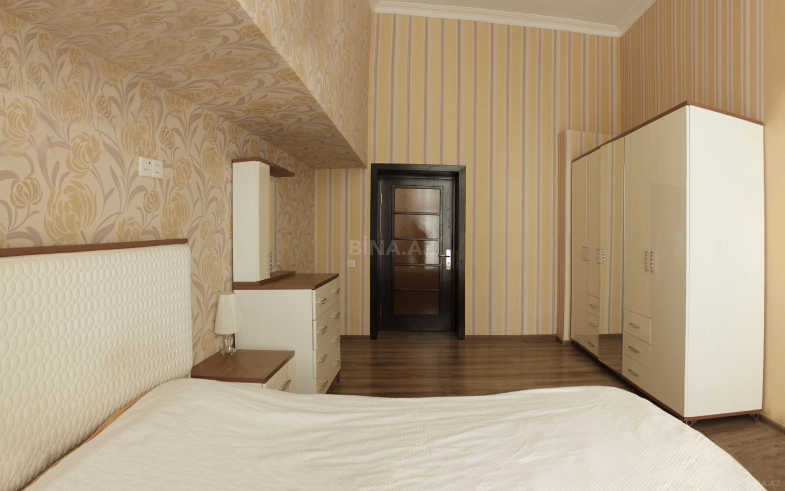 Kirayə verilir 2 otaqlı mənzil 60 m²