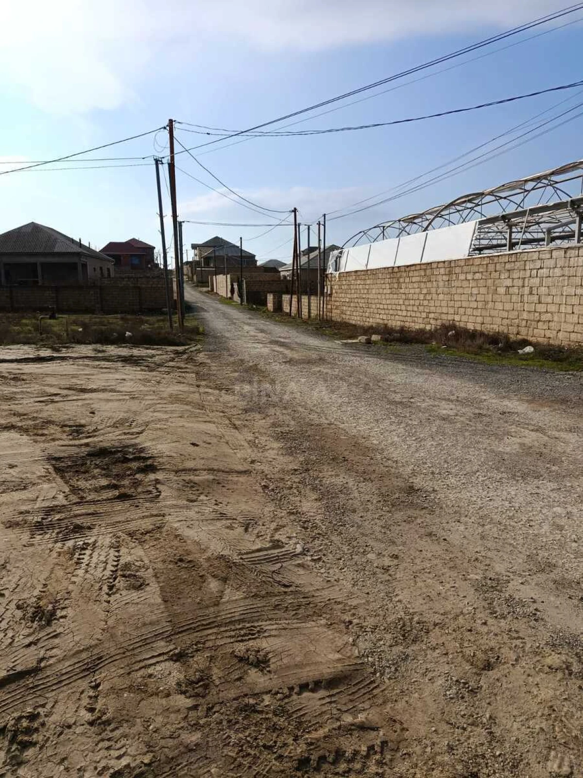 Satılır torpaq sahəsi 2.4 m²