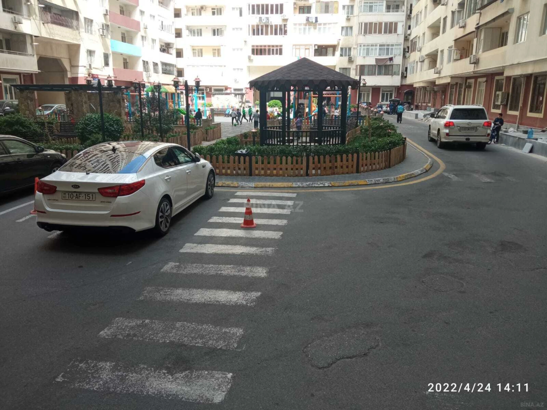 Kirayə verilir 2 otaqlı mənzil 105 m²