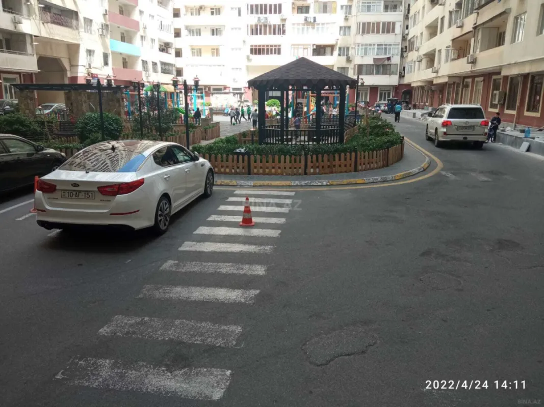 Kirayə verilir 2 otaqlı mənzil 105 m²