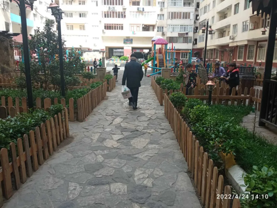 Kirayə verilir 2 otaqlı mənzil 105 m²