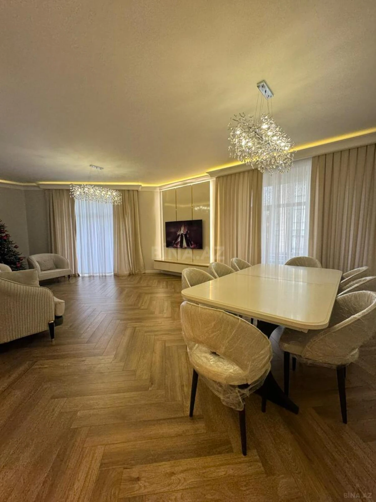 Kirayə verilir 3 otaqlı mənzil 140 m²