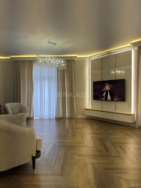 Kirayə verilir 3 otaqlı mənzil 140 m²