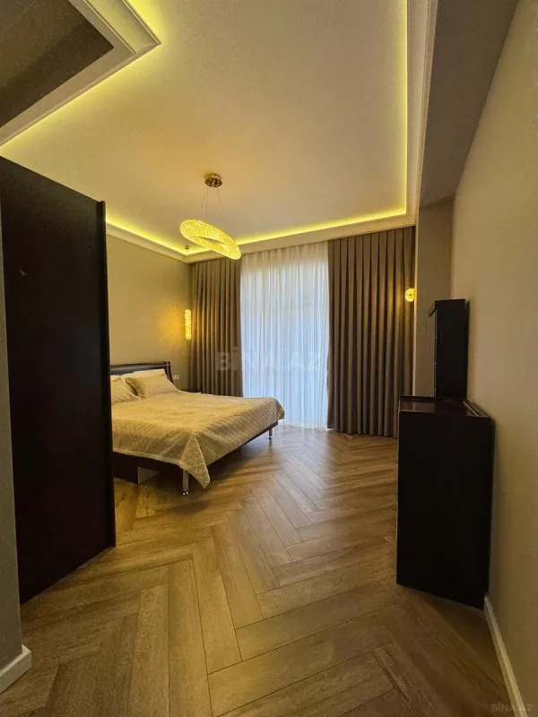 Kirayə verilir 3 otaqlı mənzil 140 m²