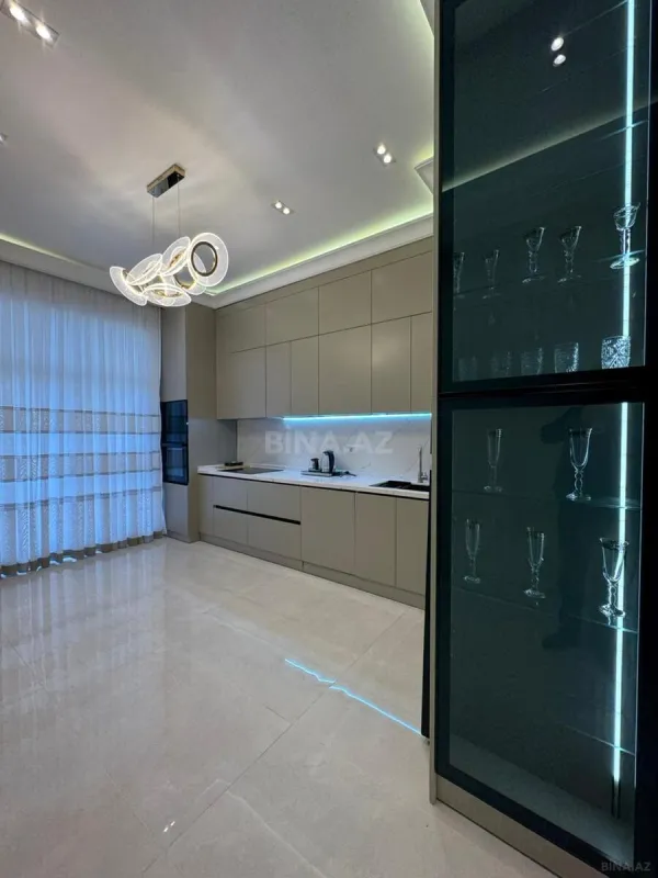 Kirayə verilir 3 otaqlı mənzil 140 m²