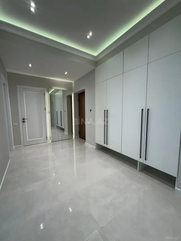 Kirayə verilir 3 otaqlı mənzil 140 m²