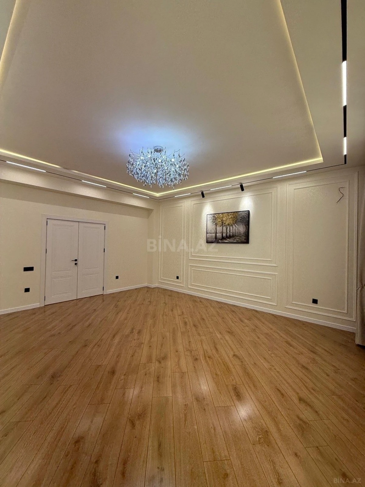 Satılır 3 otaqlı mənzil 135 m²