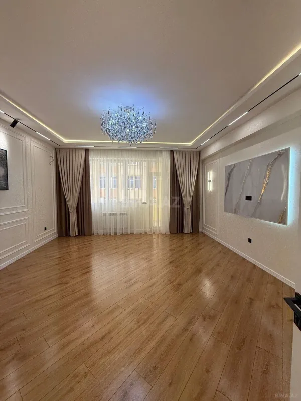 Satılır 3 otaqlı mənzil 135 m²