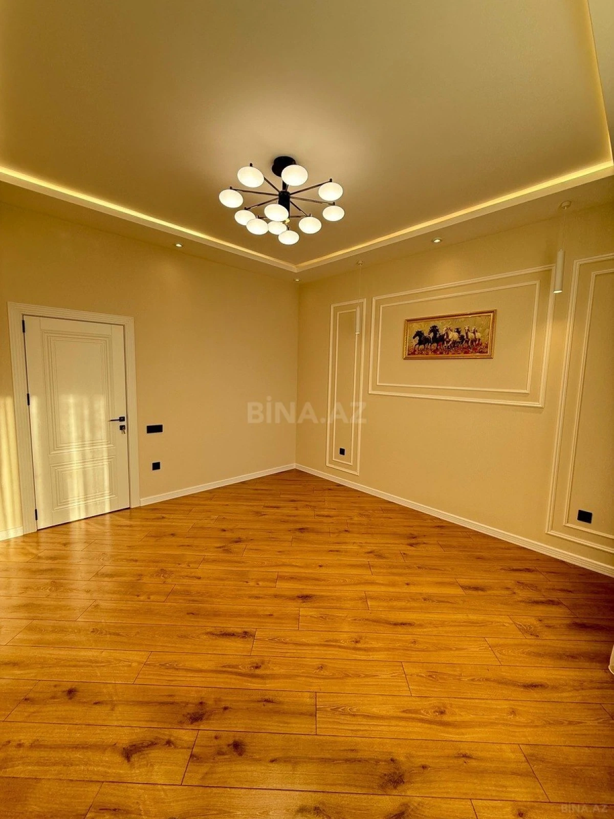 Satılır 3 otaqlı mənzil 135 m²