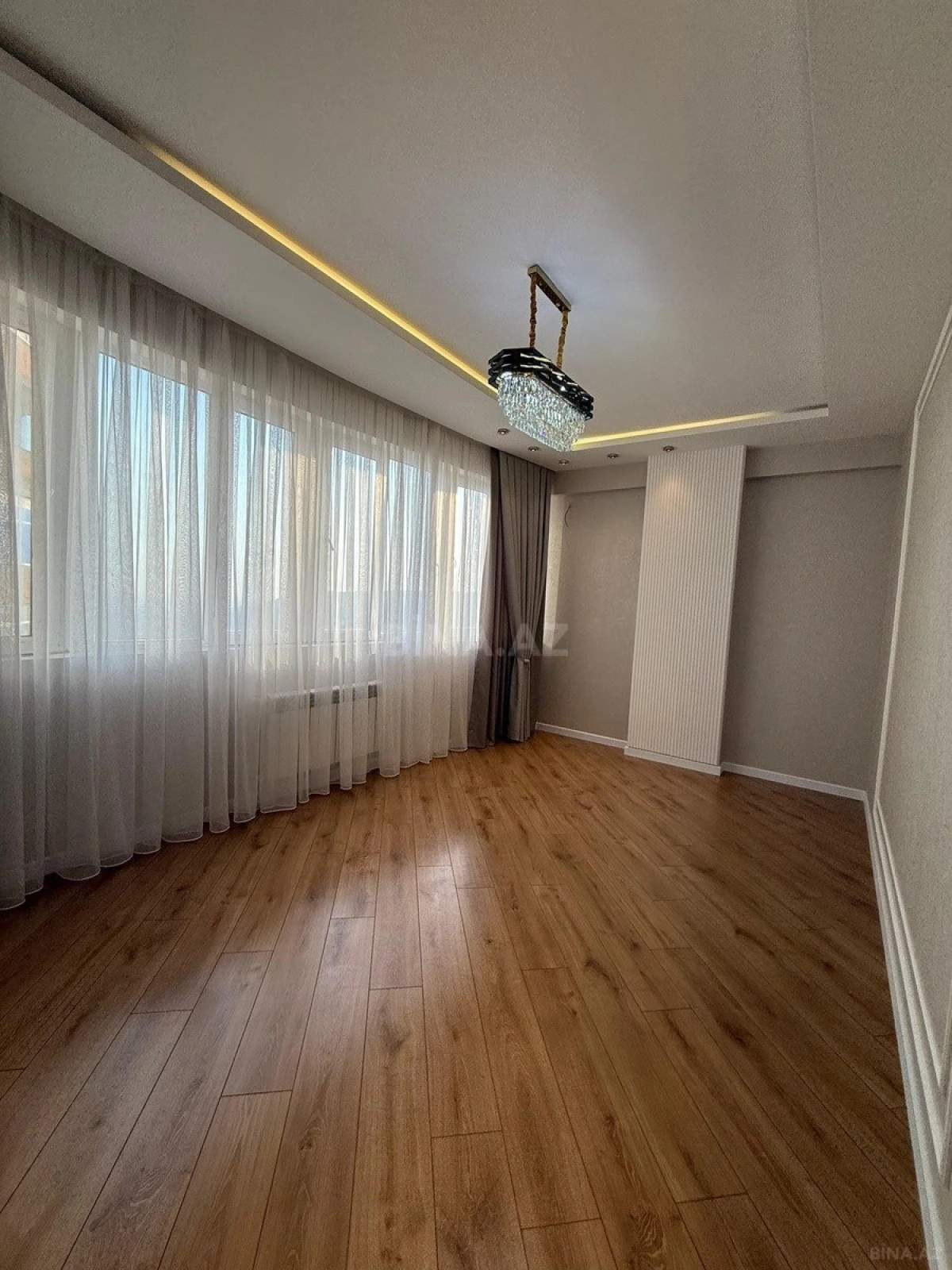Satılır 3 otaqlı mənzil 135 m²