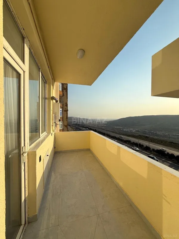 Satılır 3 otaqlı mənzil 135 m²