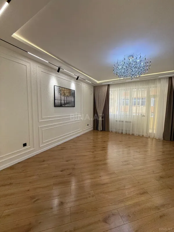 Satılır 3 otaqlı mənzil 135 m²