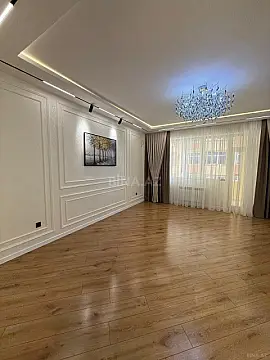 Satılır 3 otaqlı mənzil 135 m²