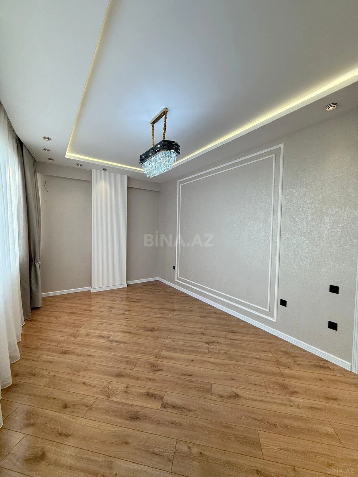 Satılır 3 otaqlı mənzil 135 m²