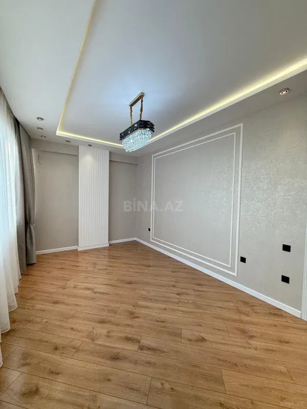 Satılır 3 otaqlı mənzil 135 m²