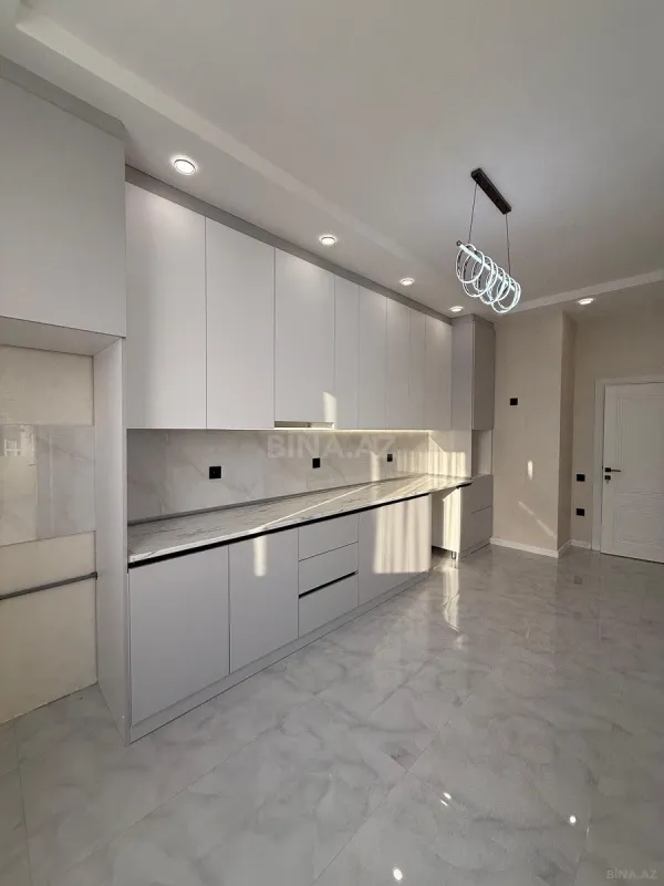 Satılır 3 otaqlı mənzil 135 m²