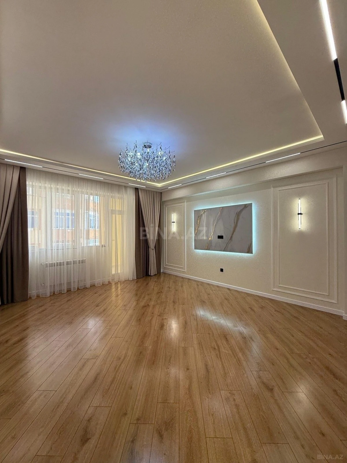 Satılır 3 otaqlı mənzil 135 m²