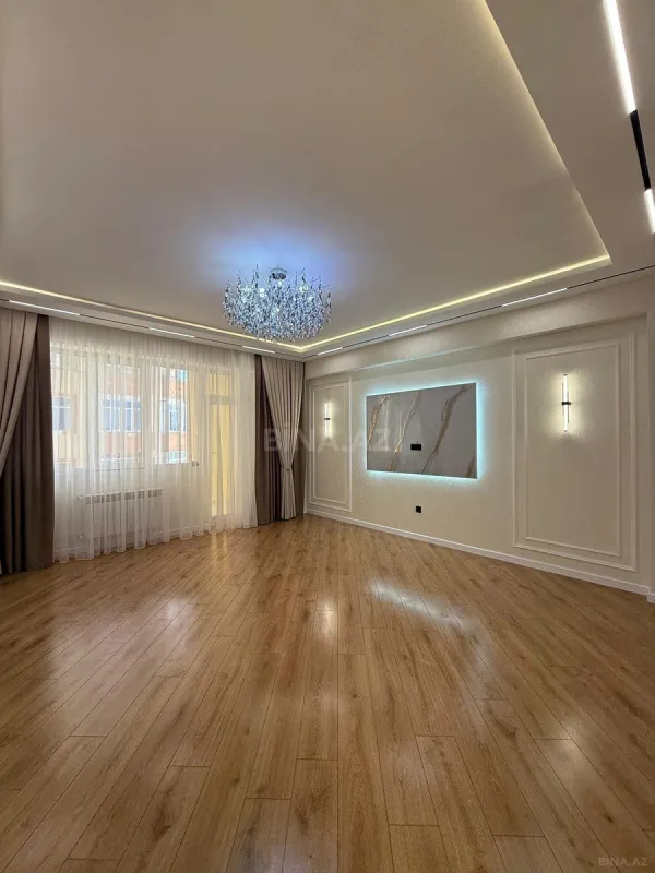 Satılır 3 otaqlı mənzil 135 m²