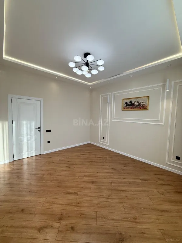 Satılır 3 otaqlı mənzil 135 m²
