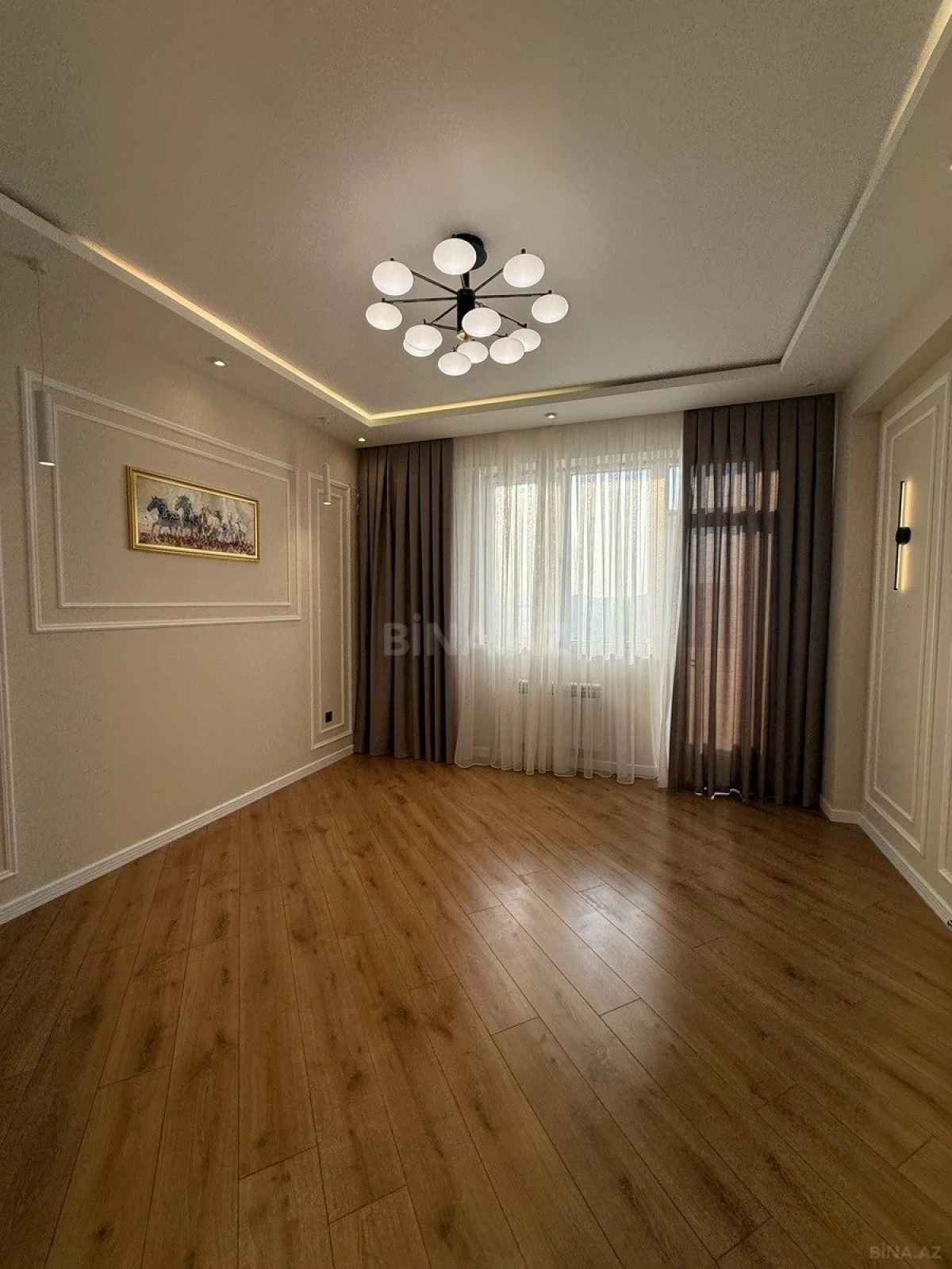 Satılır 3 otaqlı mənzil 135 m²