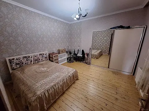 Satılır 5 otaqlı həyət evi 140 m²
