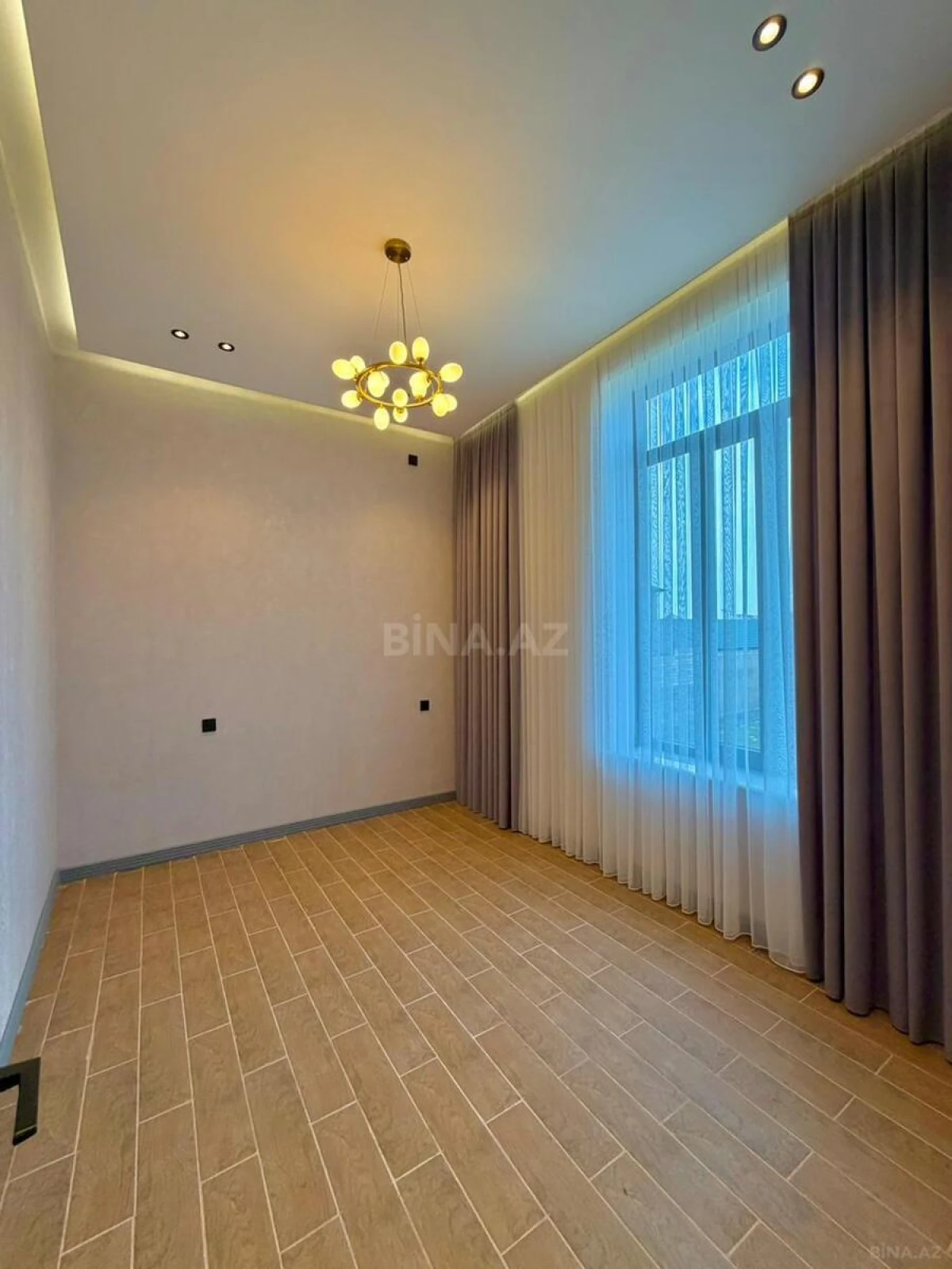 Satılır 5 otaqlı həyət evi 200 m²