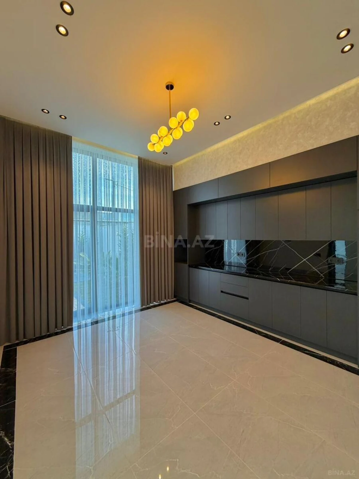 Satılır 5 otaqlı həyət evi 200 m²