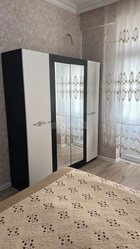 Kirayə verilir 2 otaqlı mənzil 67 m²