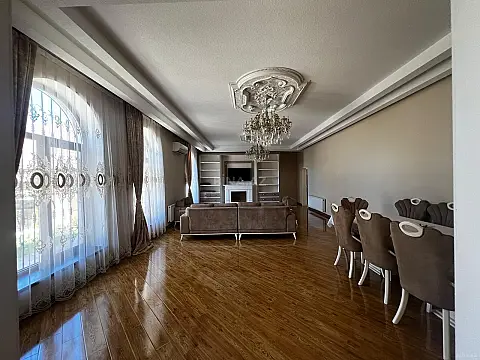 Satılır 5 otaqlı həyət evi 196 m²