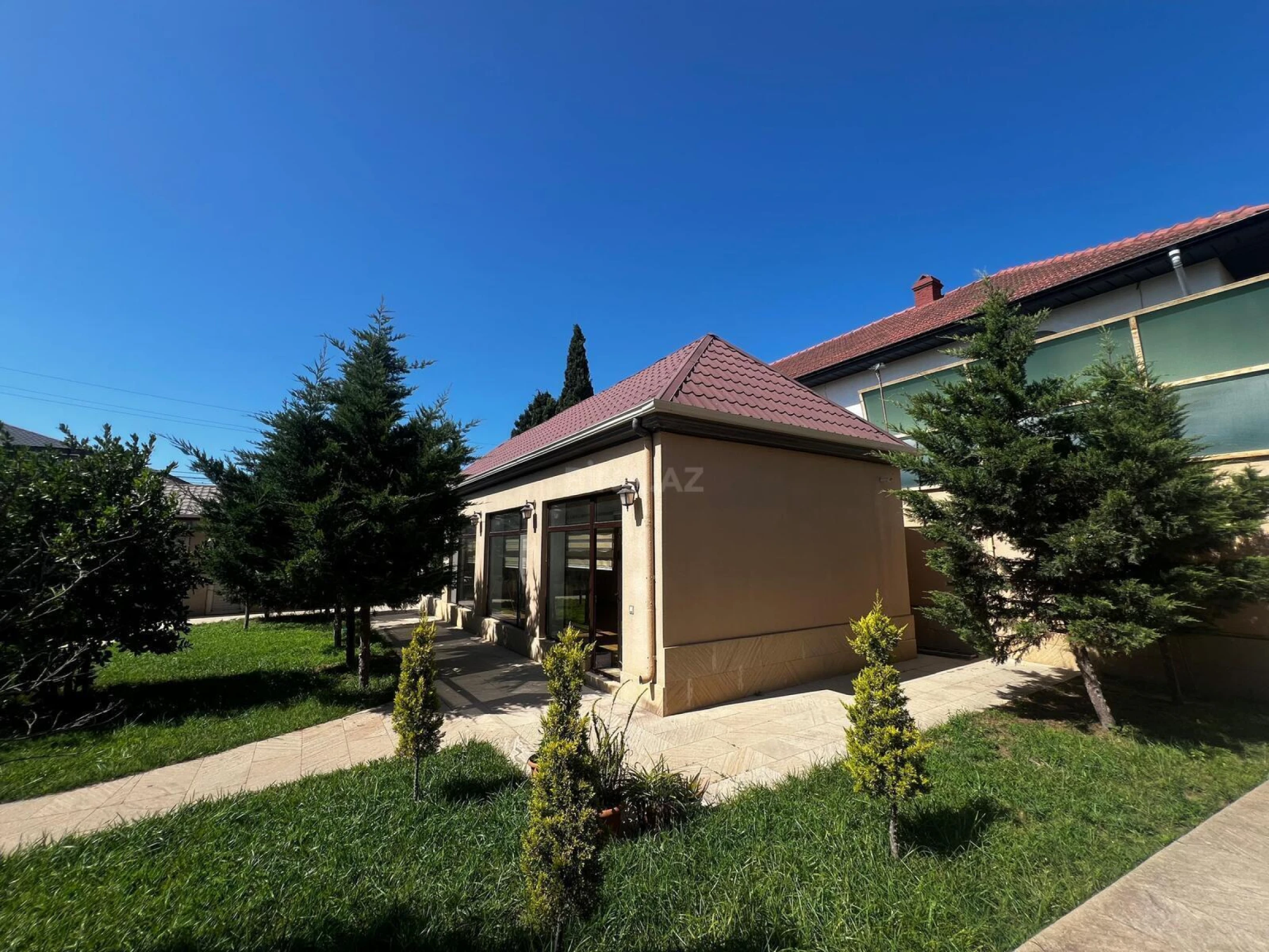 Satılır 5 otaqlı həyət evi 196 m²