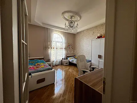 Satılır 5 otaqlı həyət evi 196 m²