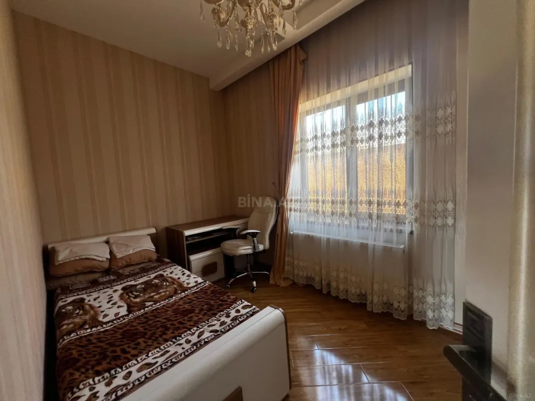 Satılır 5 otaqlı həyət evi 196 m²
