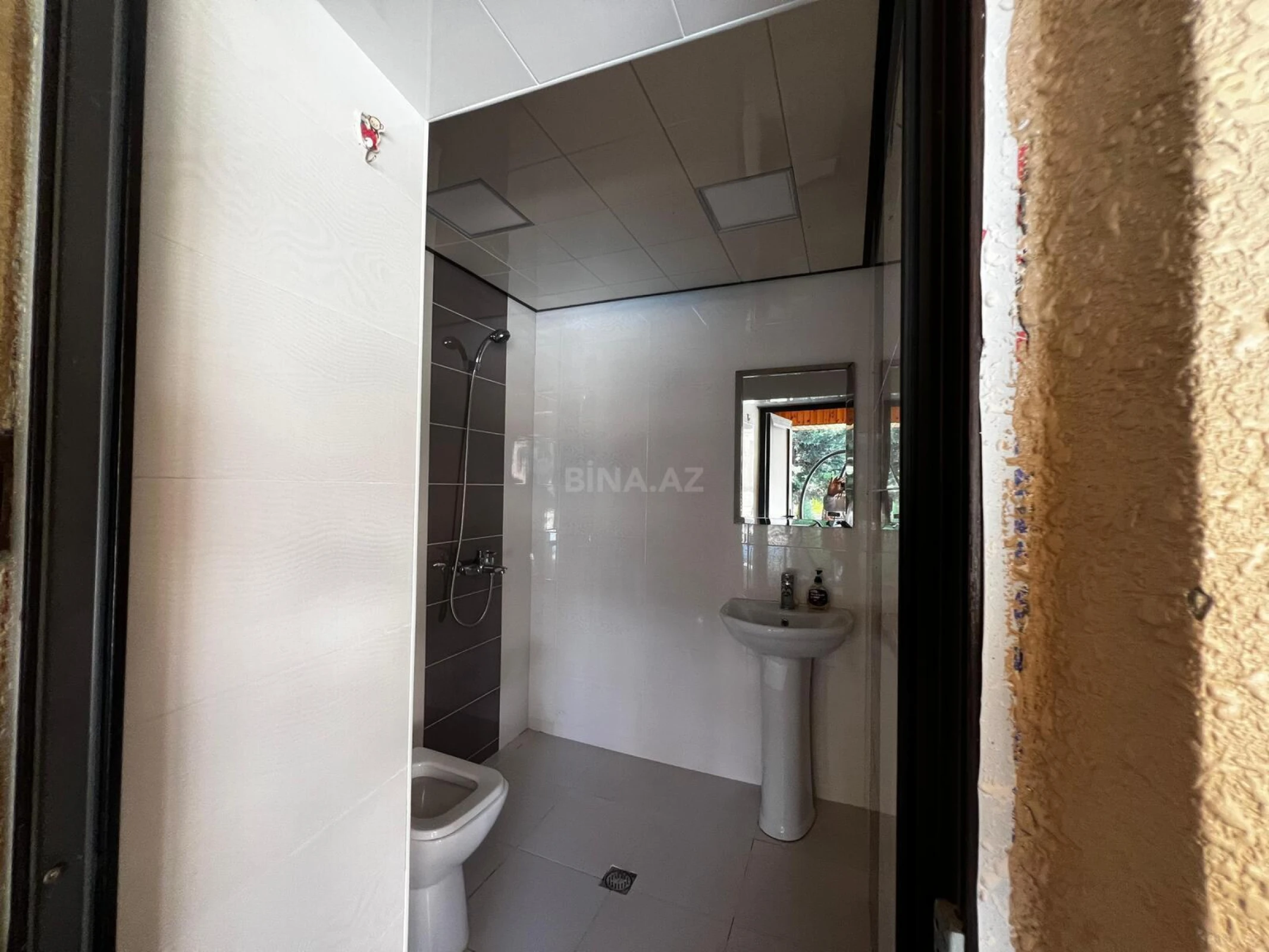 Satılır 5 otaqlı həyət evi 196 m²