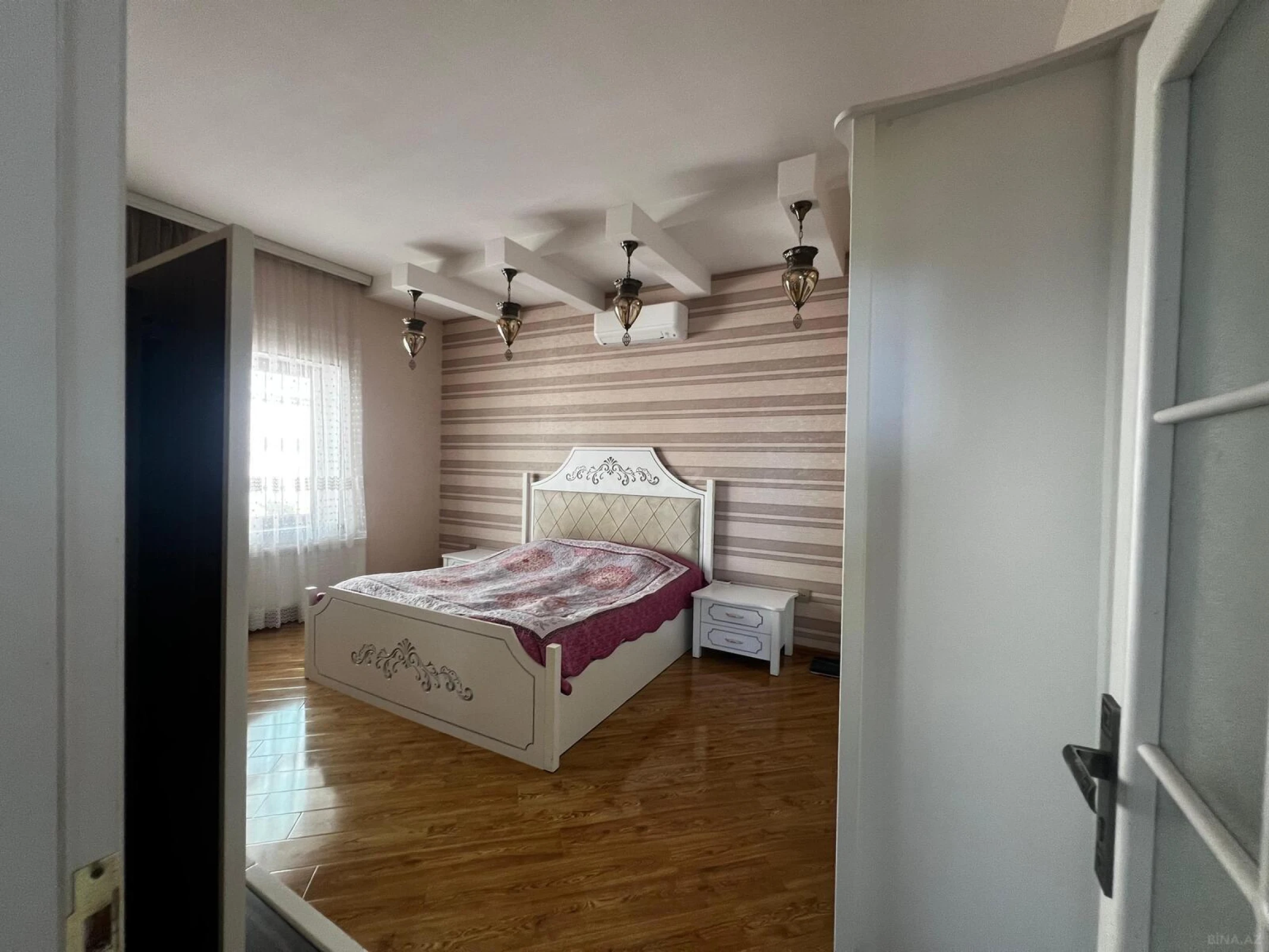Satılır 5 otaqlı həyət evi 196 m²