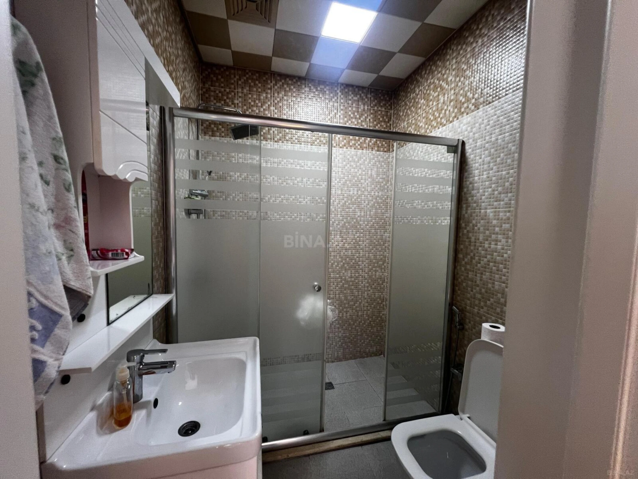 Satılır 5 otaqlı həyət evi 196 m²