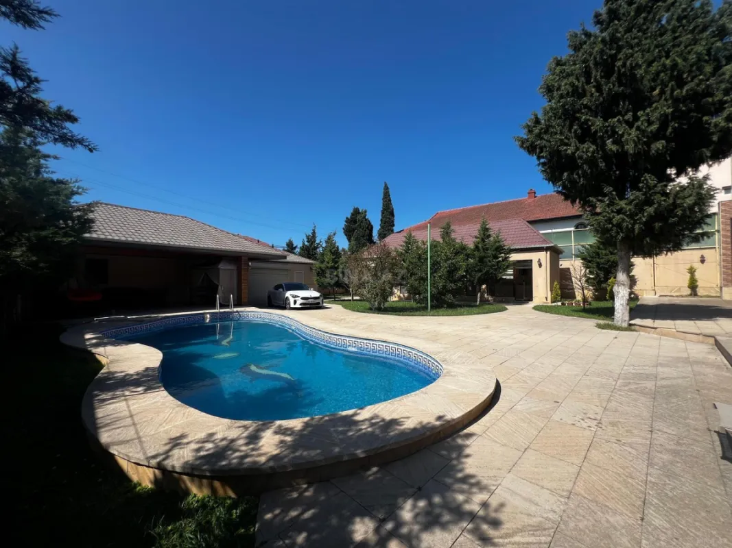 Satılır 5 otaqlı həyət evi 196 m²