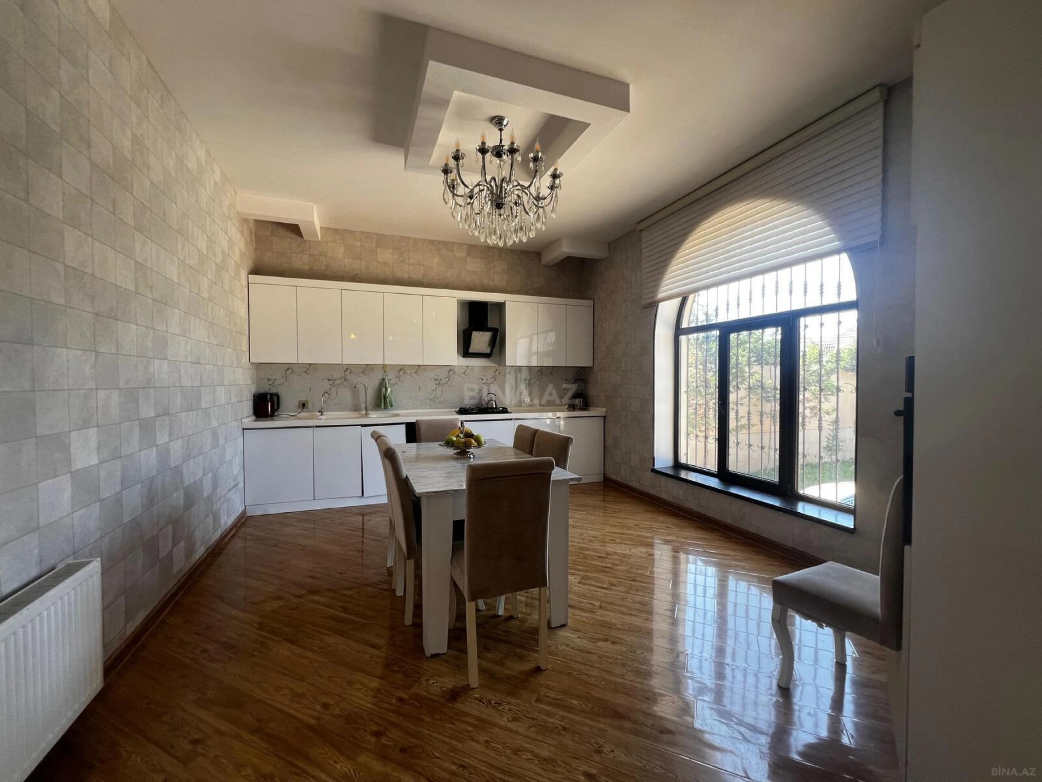 Satılır 5 otaqlı həyət evi 196 m²